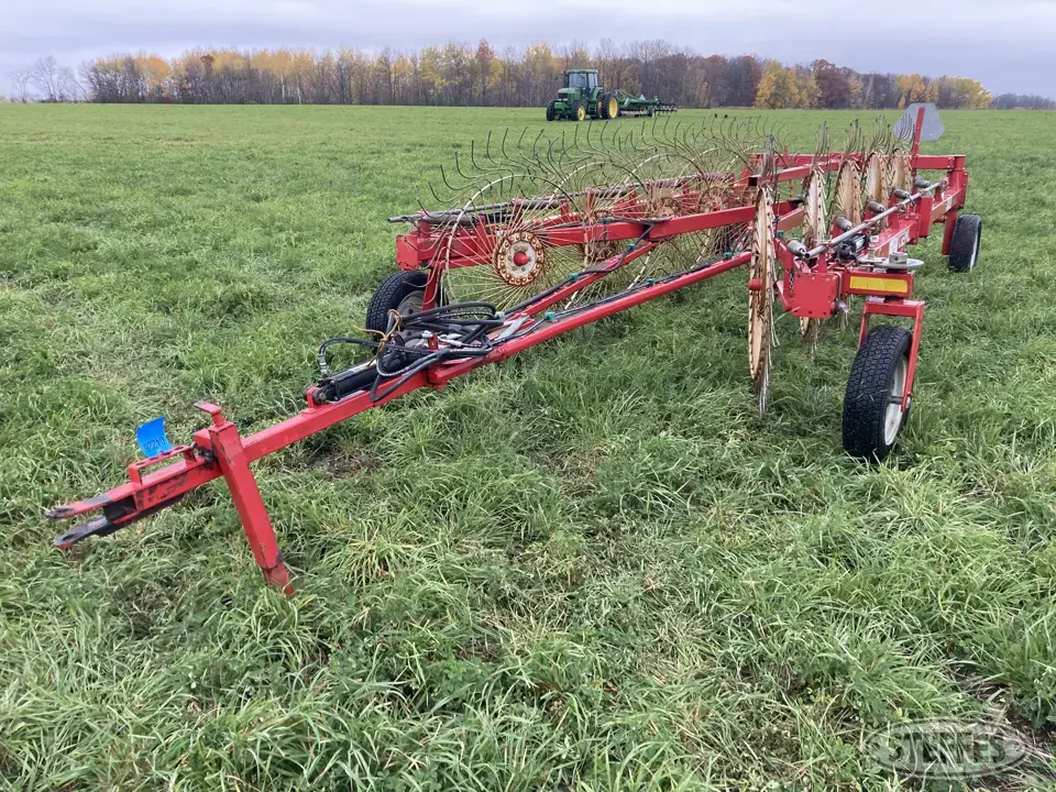 Gehl 520 Rake