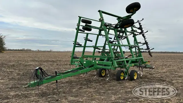 1999 John Deere 680