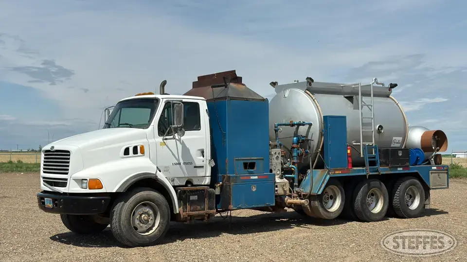 2000 Sterling L9500 Specialty Truck