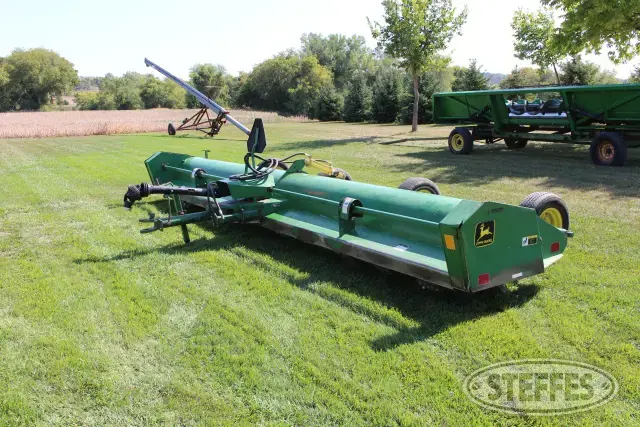 John Deere 120
