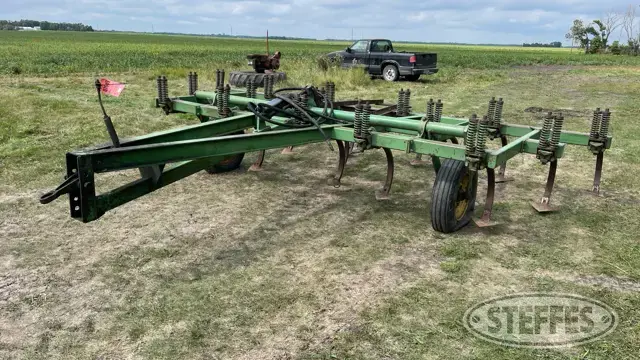 John Deere 100