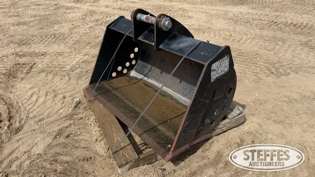 CAT backhoe bucket