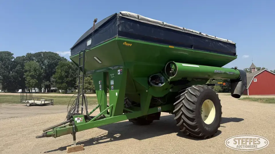 2011 Brent 1082 Grain Cart