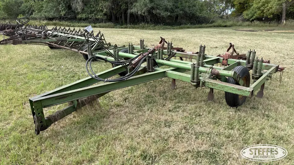 John Deere 100 Chisel Plow