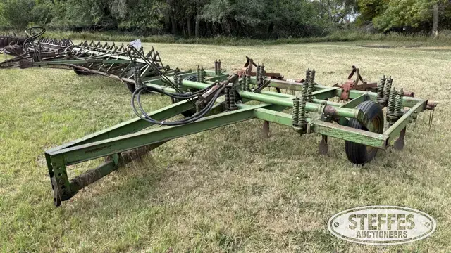 John Deere 100