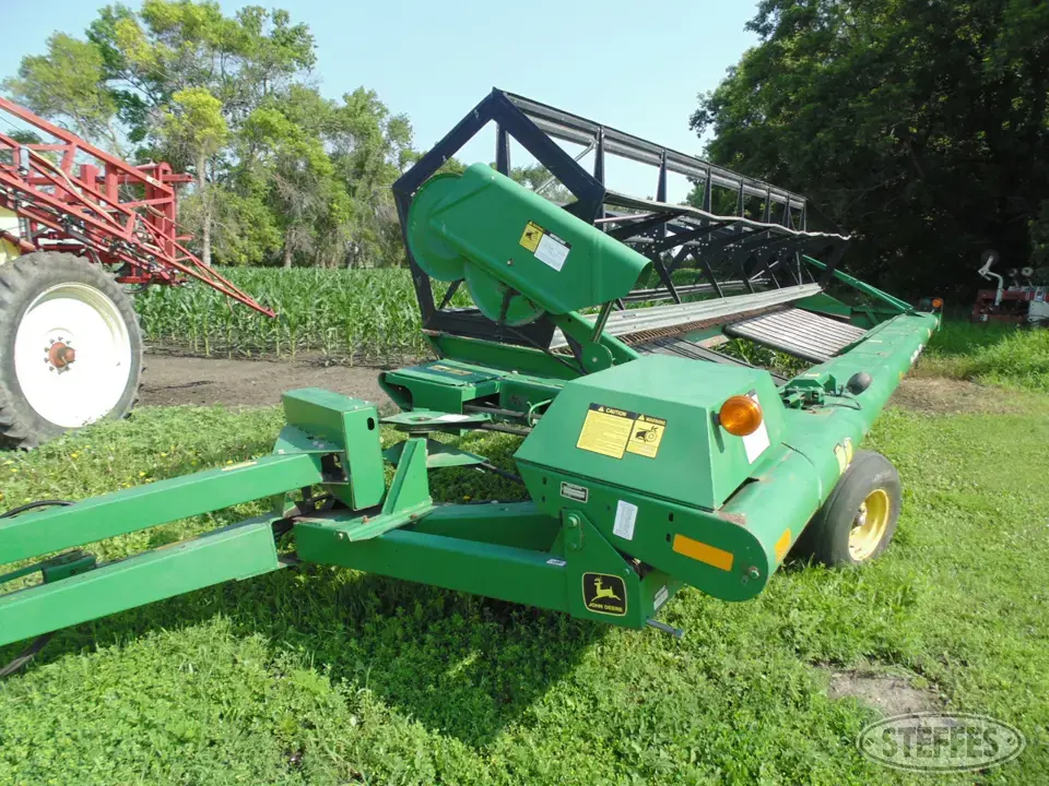 John Deere 590 Pull-Type Swather