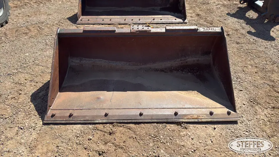 Deere C66 Worksite Pro Skid Steer Bucket