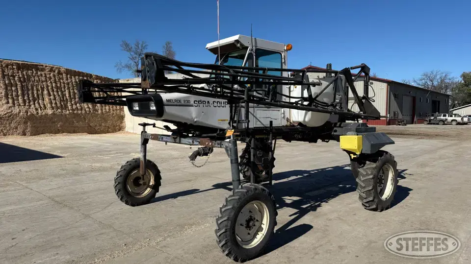 Melroe Spra-Coupe 230 Self-Propelled Sprayer
