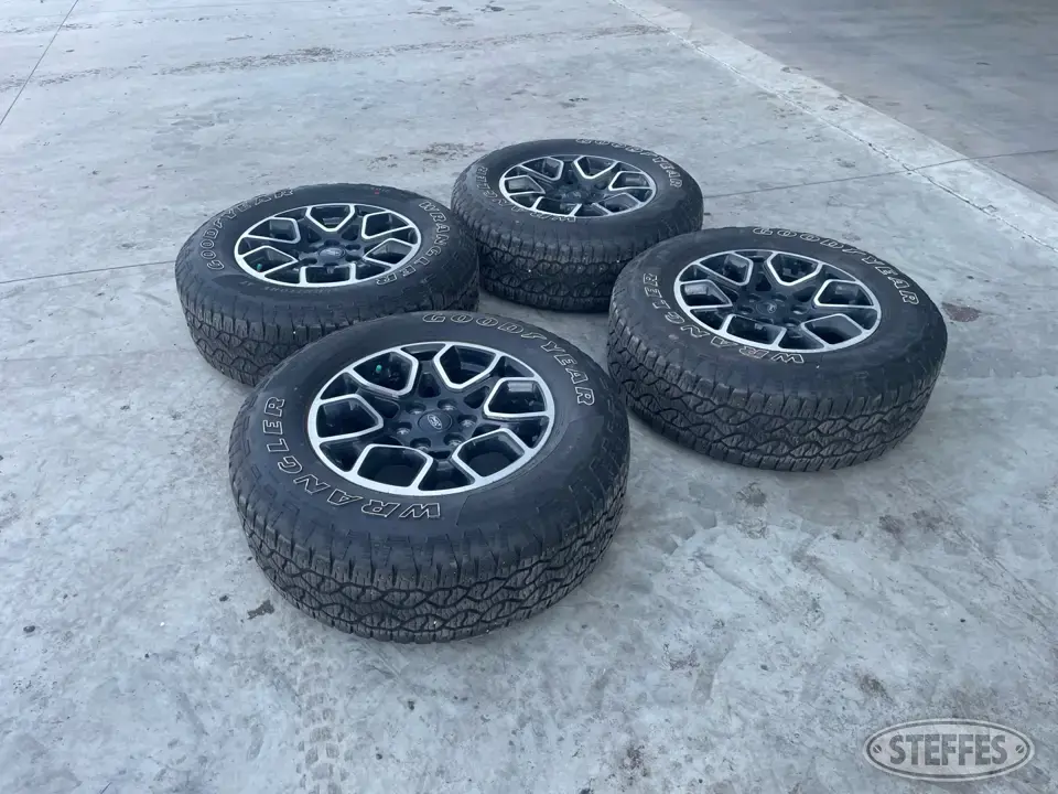 (4) Goodyear Wrangler 275/65R18 tires Truck Tire