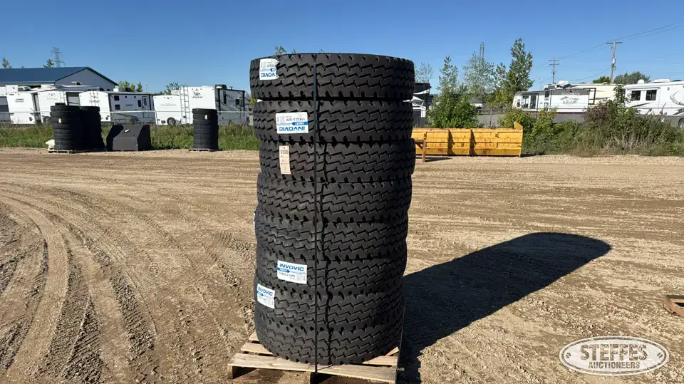 (8) Invovic FM557 11R22.5 tires Truck Tire