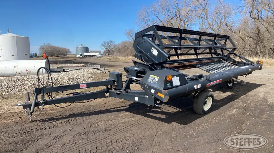 1996 MacDon Westward 3000 Pull-Type Swather