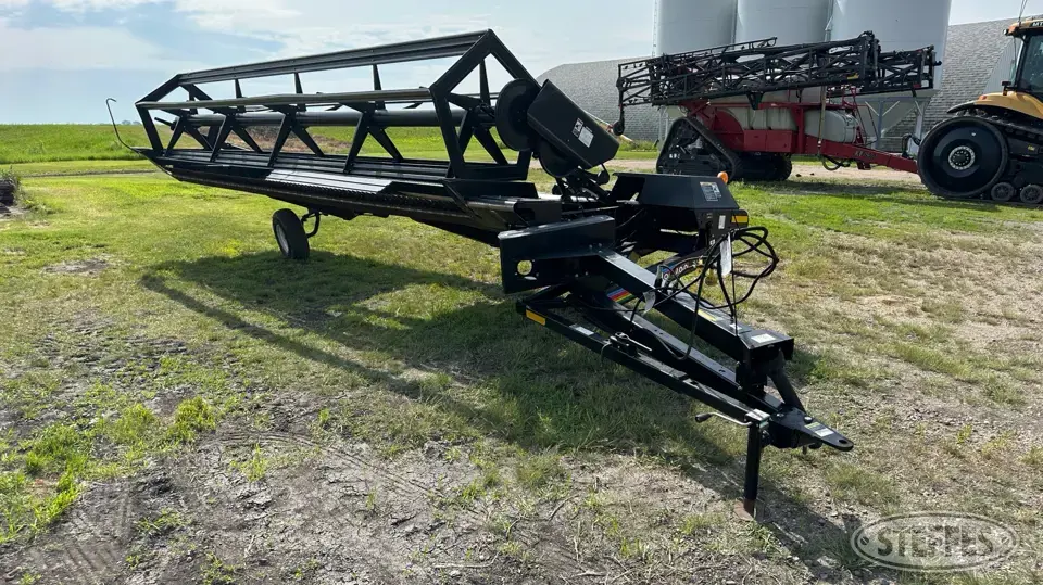 2003 MacDon 3020 Pull-Type Swather