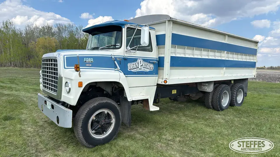 1979 Ford 800 Custom Grain Truck