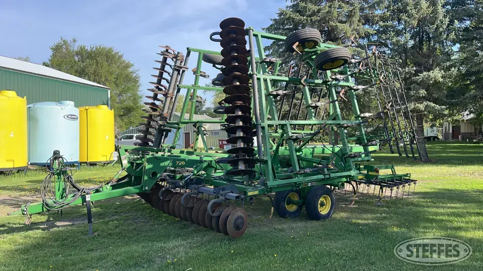John Deere 726 Soil Finisher