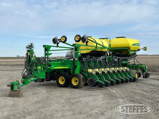 2010 John Deere DB44
