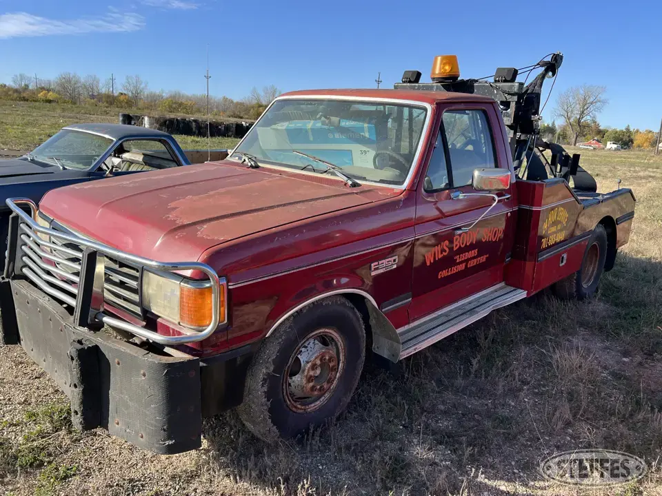 1990 Ford F-150 XLT Cab and Chassis Truck