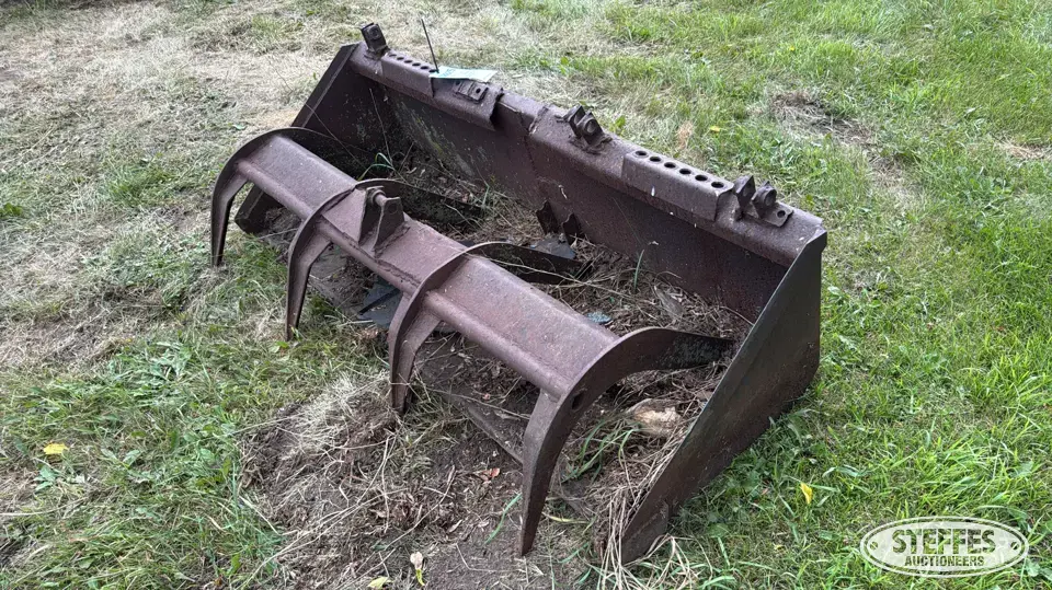 Skid steer grapple bucket Skid Steer Bucket