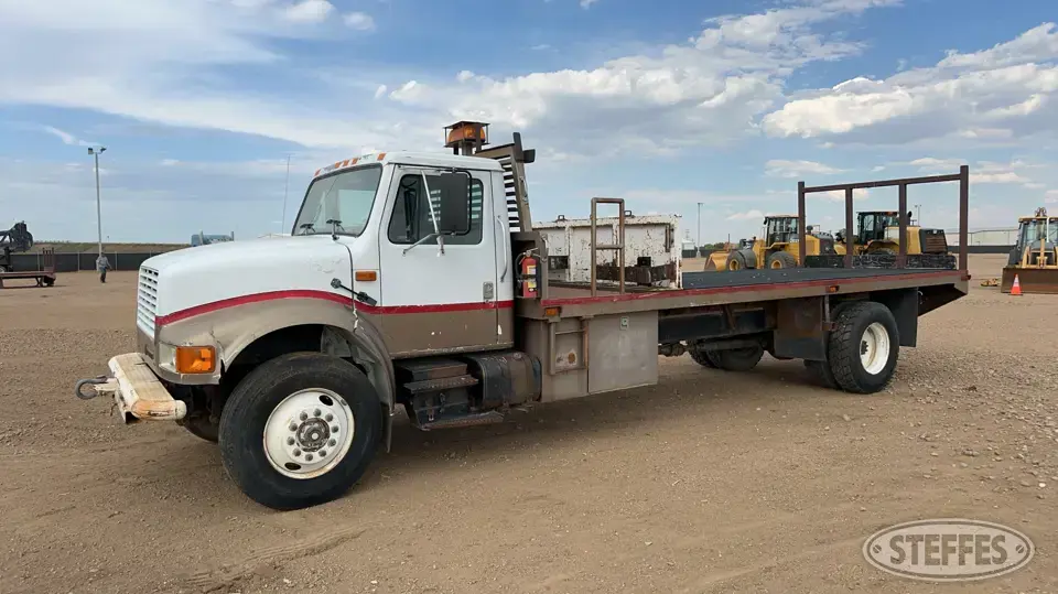 1993 International 4900 Flatbed Truck