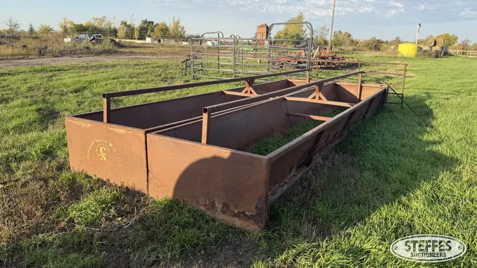 (2) Common Sense bottomless feeders Feeders and Bunk
