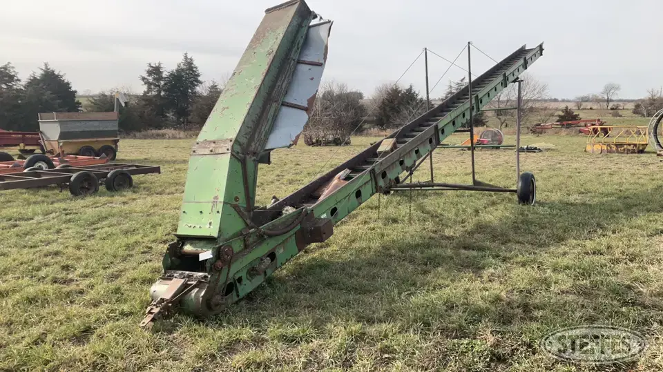 John  Deere 350 Farm Support Item