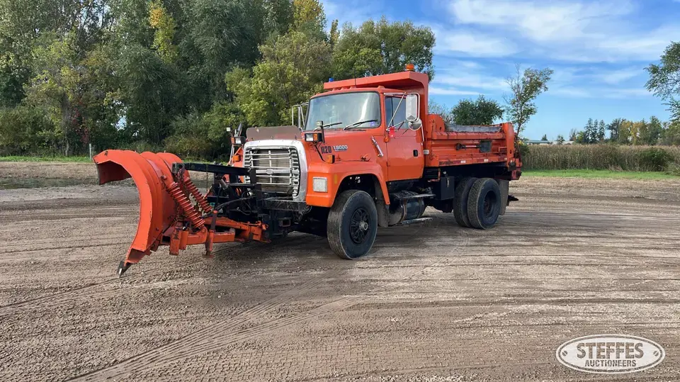 1990 Ford L8000 Plow-Spreader Truck