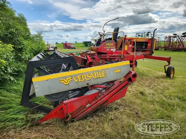 1980 Versatile 4400