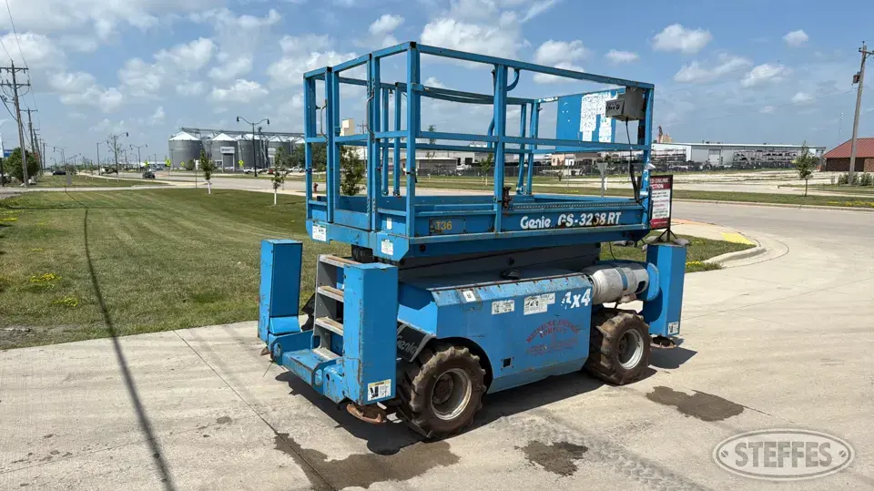 2001 Genie GS-3268RT Scissor Lift