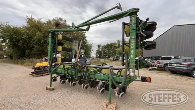John Deere 7300