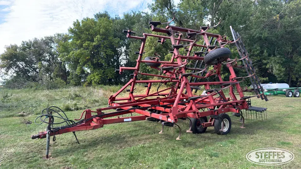 1995 Case IH 4800 Vibra-Shank Field Cultivator