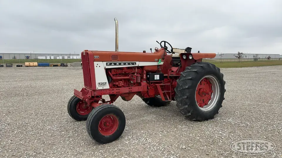 1965 Farmall 806 2WD Tractor