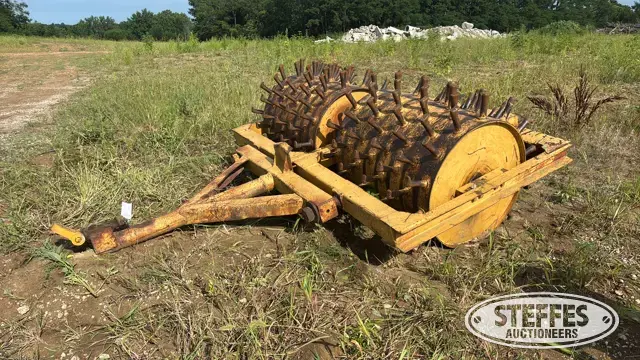 Pull-type padfoot compactor