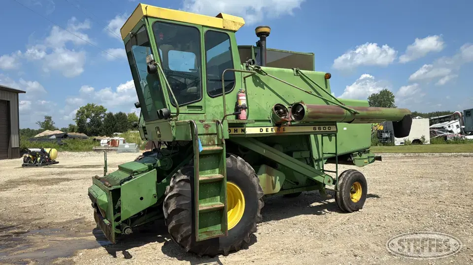 1976 John Deere 6600 Combine