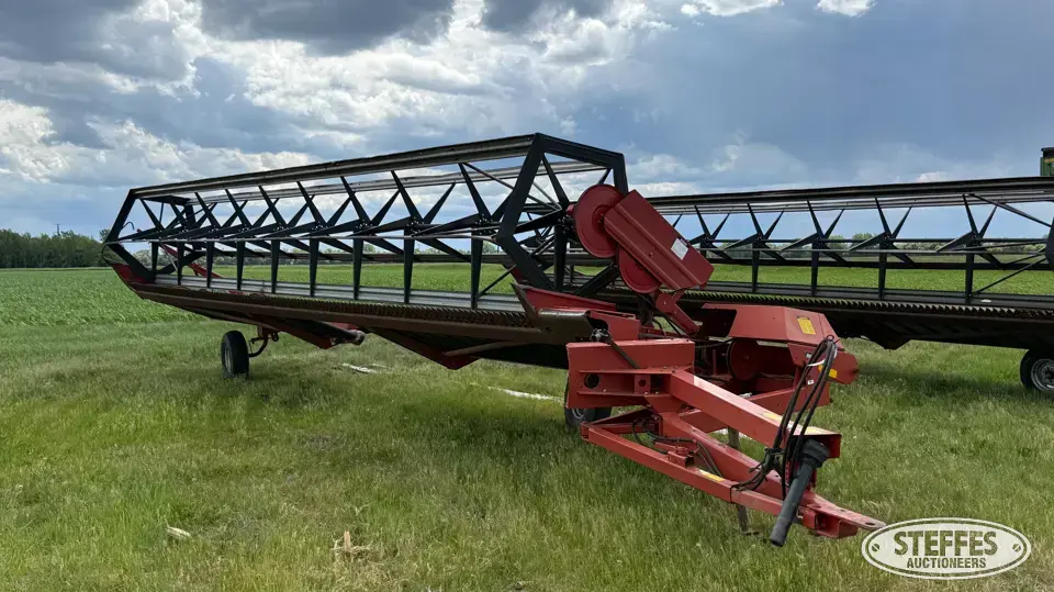 Case IH 730 Pull-Type Swather