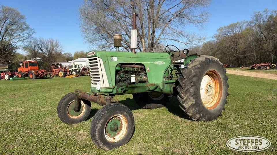1958 Oliver 880 2WD Tractor