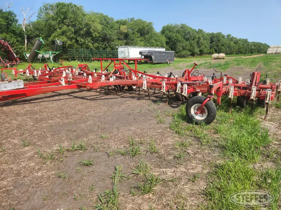 Wil-Rich 3400 Field Cultivator