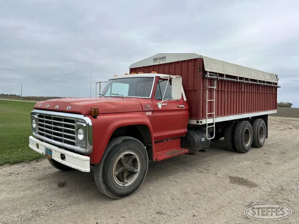 1976 Ford F750 Custom Tandem Boxed Truck