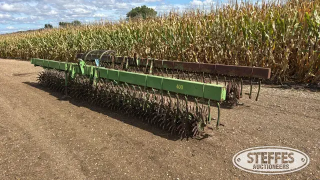 John Deere 400