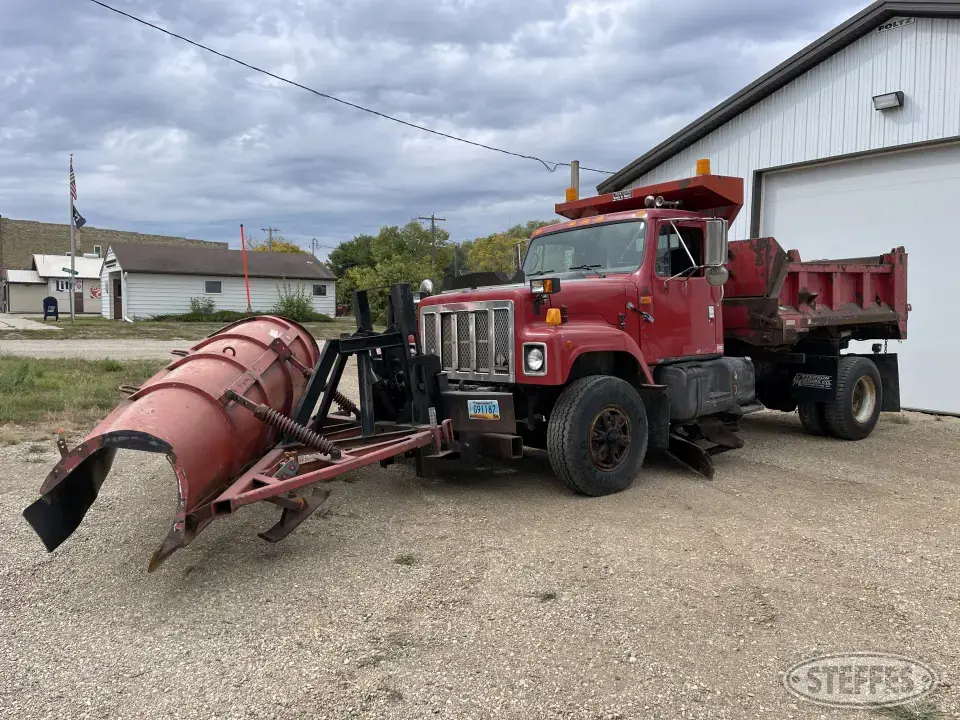 1999 International Plow-Spreader Truck