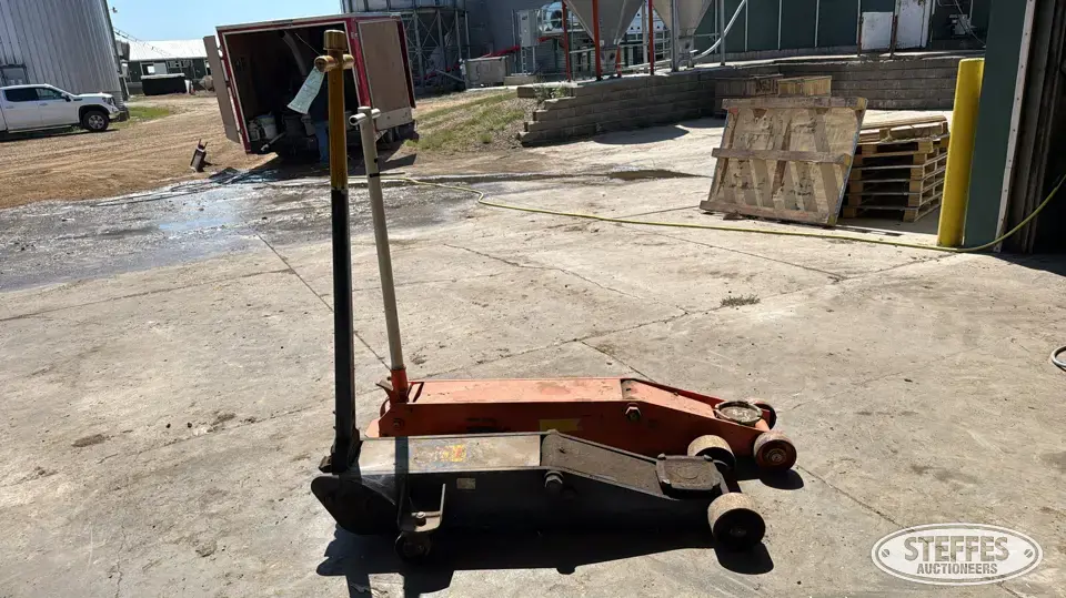 (2) 10 ton floor jacks General Tools and Shop Supply