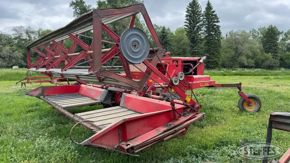 Versatile Model 400 Self-Propelled Swather