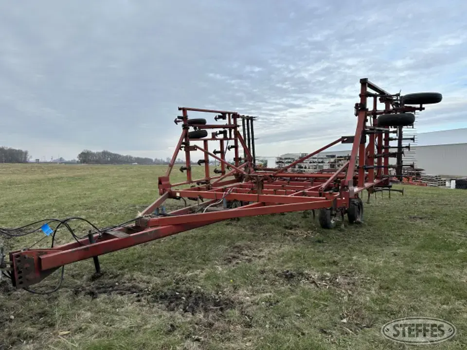 Case IH 4300 Field Cultivator