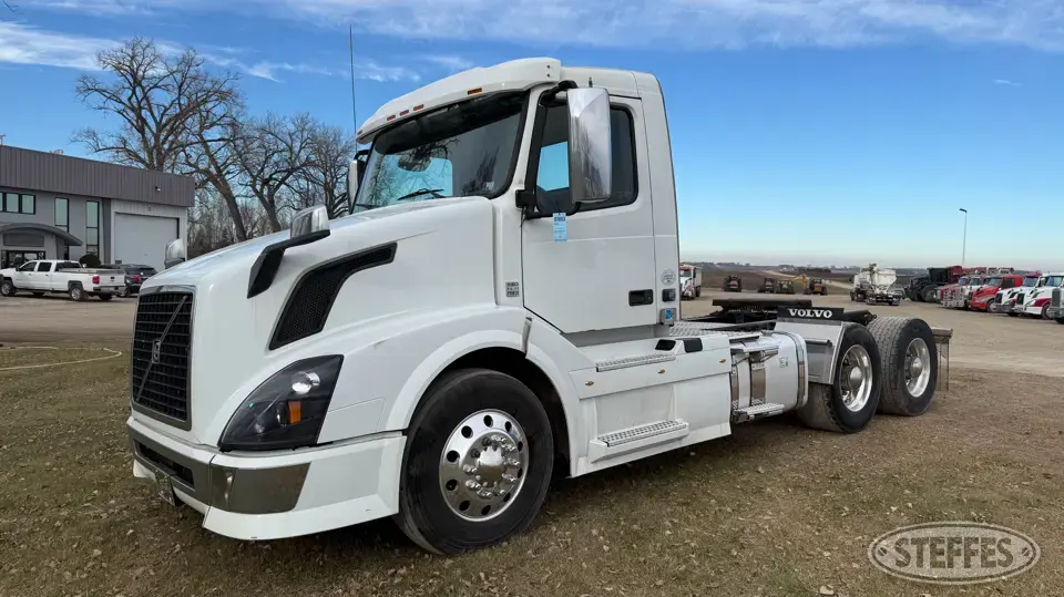2015 Volvo VNL Conventional Truck without Sleeper