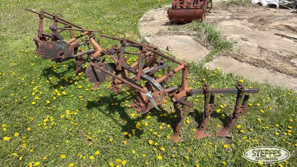 International front mount cultivator Field Cultivator