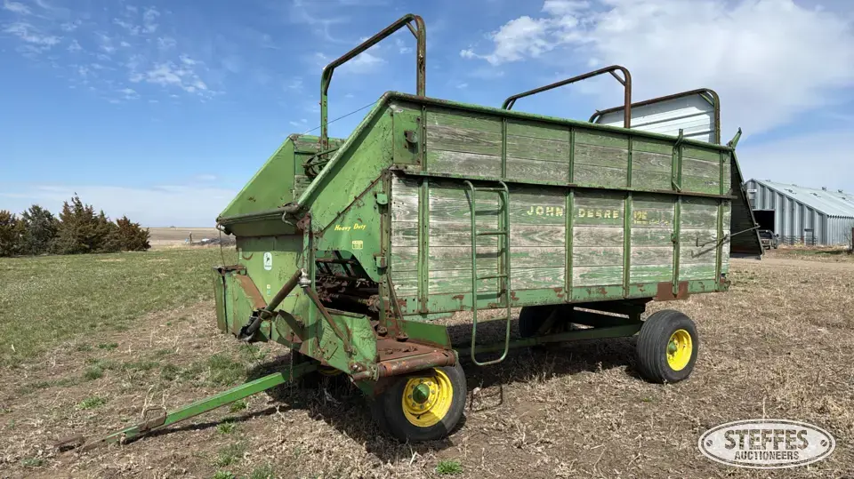 John Deere 125 Forage Wagon