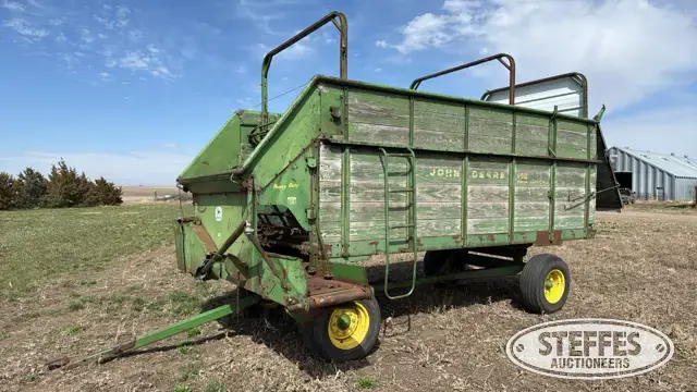 John Deere 125