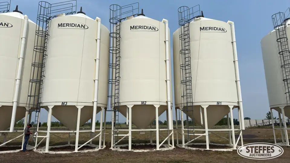 2014 Meridian M1620-40 Hopper Bin