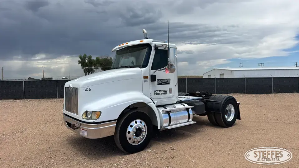 2005 International 9200i Conventional Truck without Sleeper