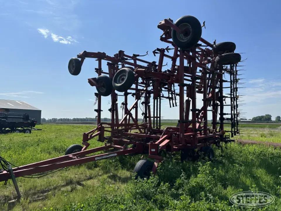 Case-IH 4300 Field Cultivator