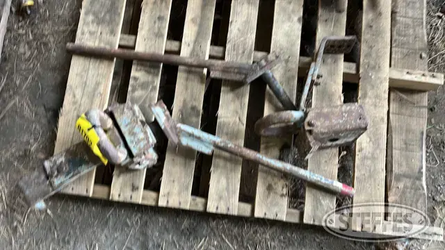 (2) Bergman Agri-Speed Hitches