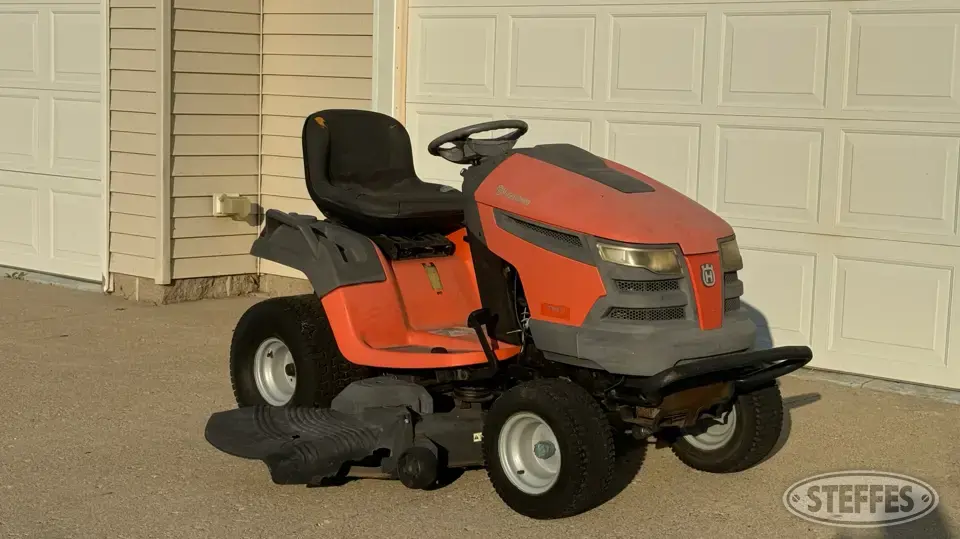 Husqvarna YTH2454 Lawn Tractor